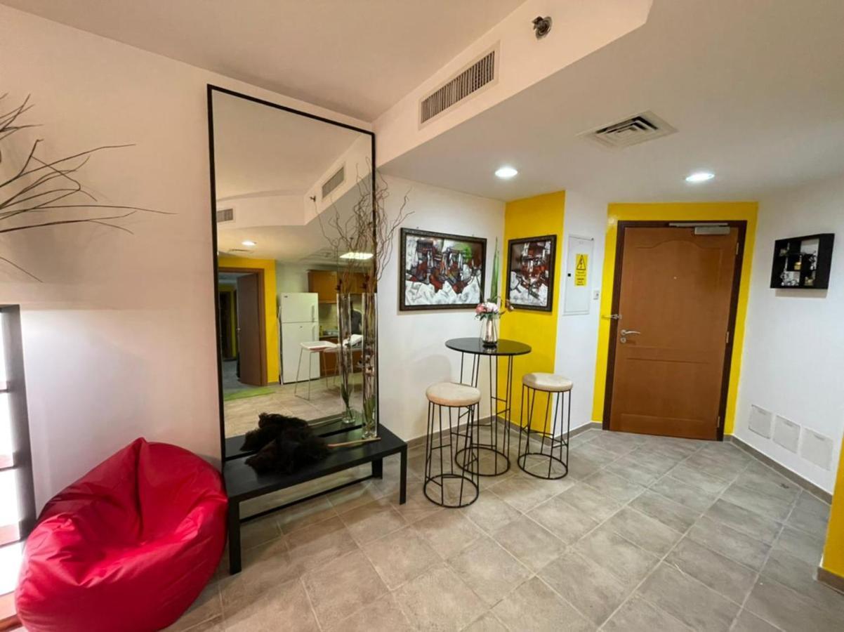 Travelers Backpackers Hostel Дубай Екстериор снимка