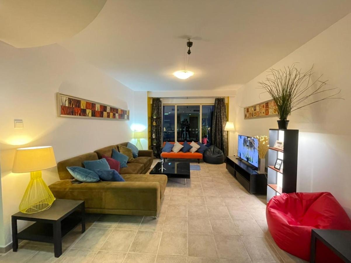 Travelers Backpackers Hostel Дубай Екстериор снимка