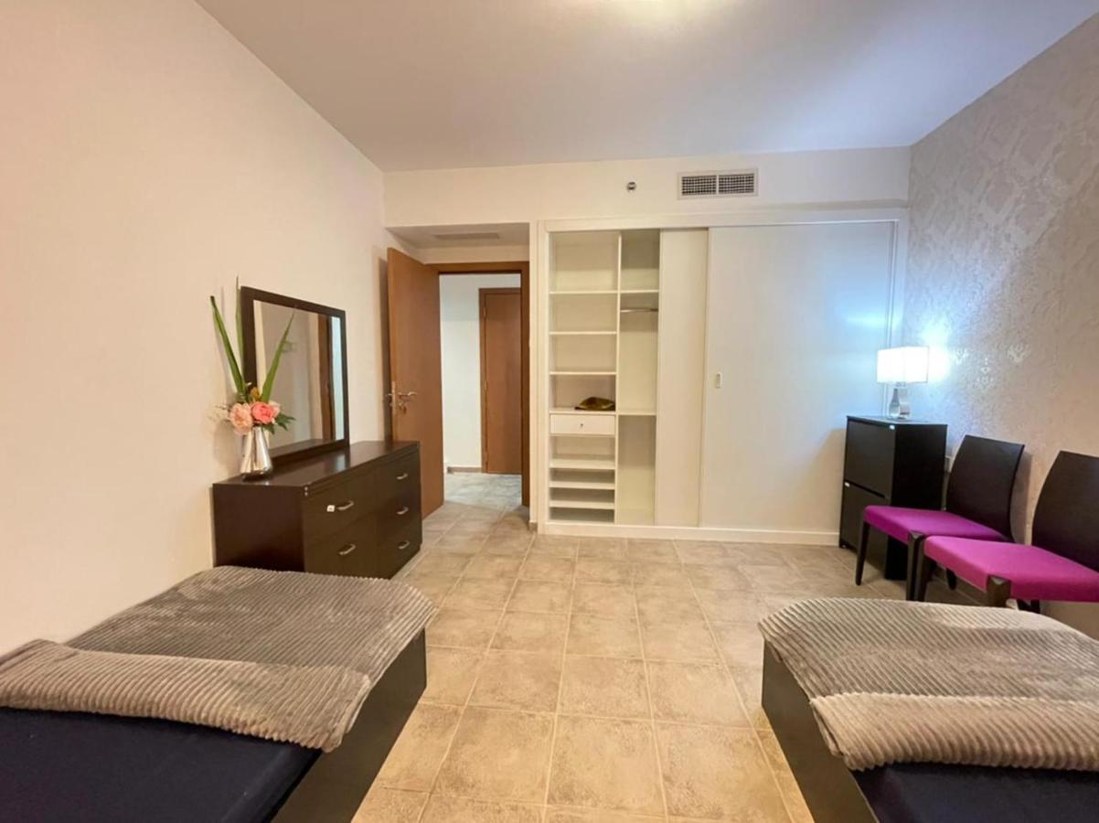 Travelers Backpackers Hostel Дубай Екстериор снимка