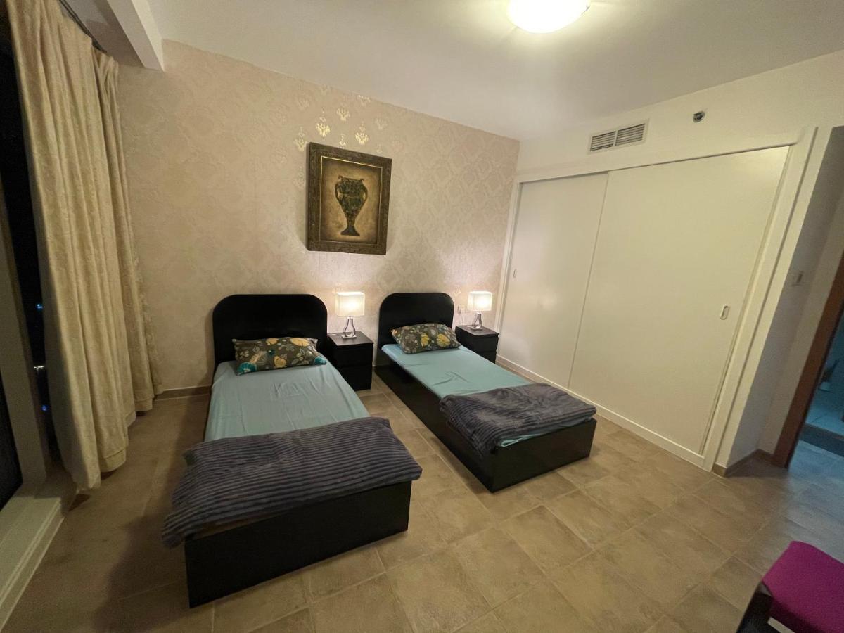 Travelers Backpackers Hostel Дубай Екстериор снимка