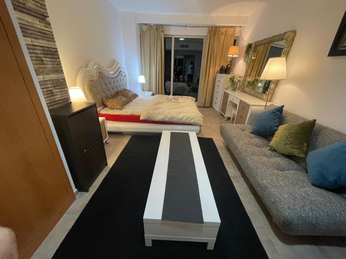 Travelers Backpackers Hostel Дубай Екстериор снимка