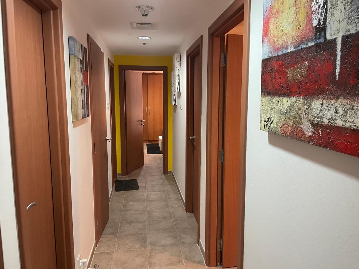 Travelers Backpackers Hostel Дубай Екстериор снимка
