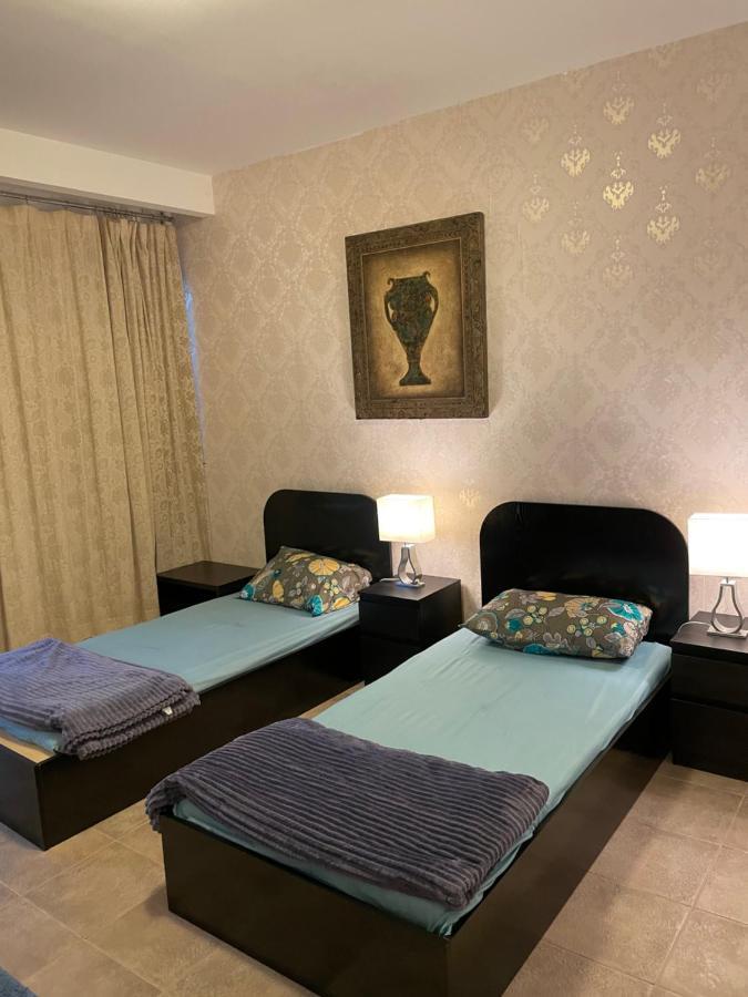 Travelers Backpackers Hostel Дубай Екстериор снимка