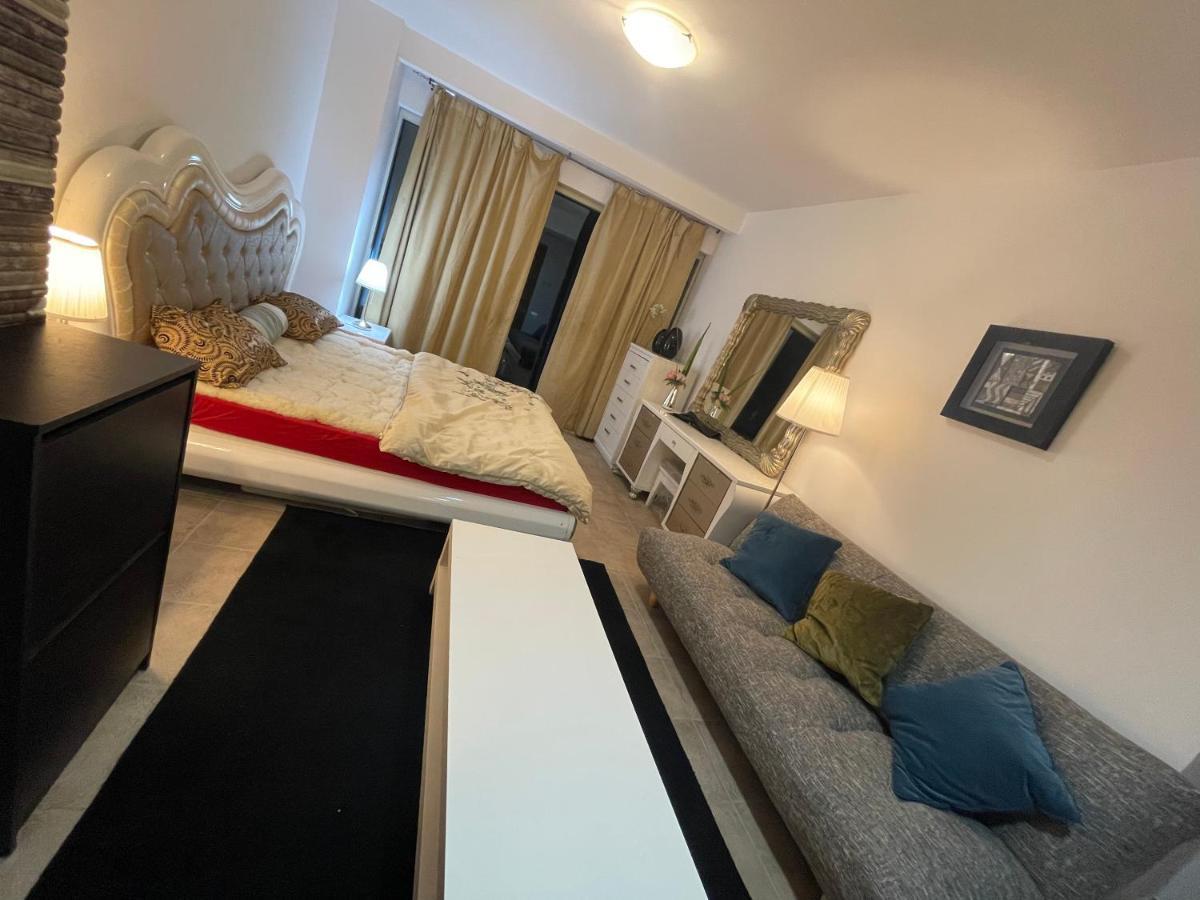 Travelers Backpackers Hostel Дубай Екстериор снимка